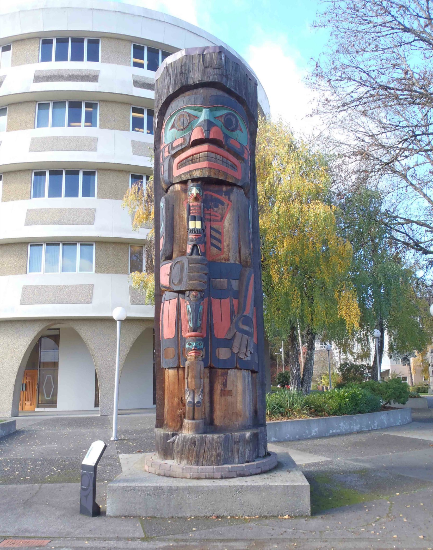 Cedar Man Walking Out of the Log, totem pole, Duncan, B.C.