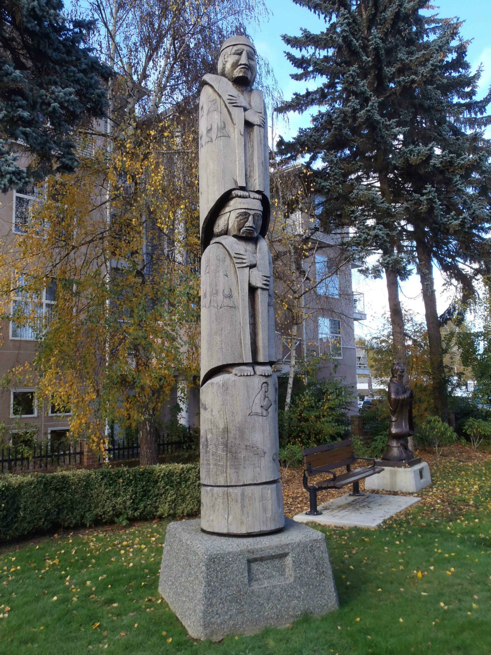 Cedar Woman and Man, totem pole, Duncan, B.C.