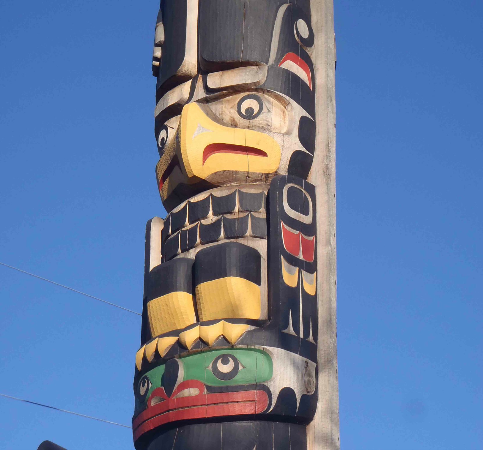 Centennial Pole, Thunderbird figure, Canada Avenue, Duncan, B.C.