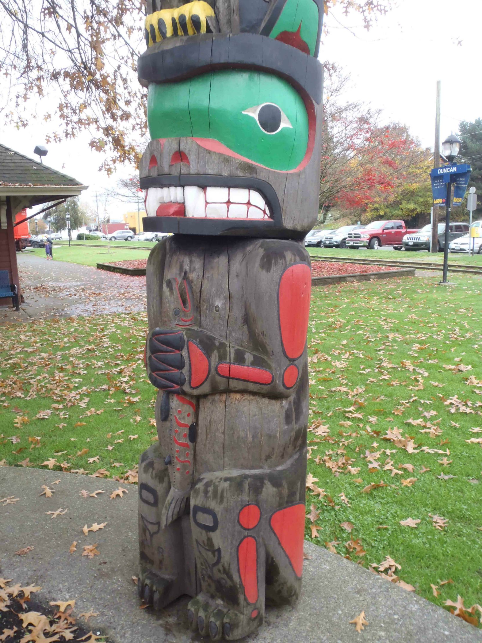 Friendship Pole, Bear figure, Charles Hoey Park, Duncan, B.C.