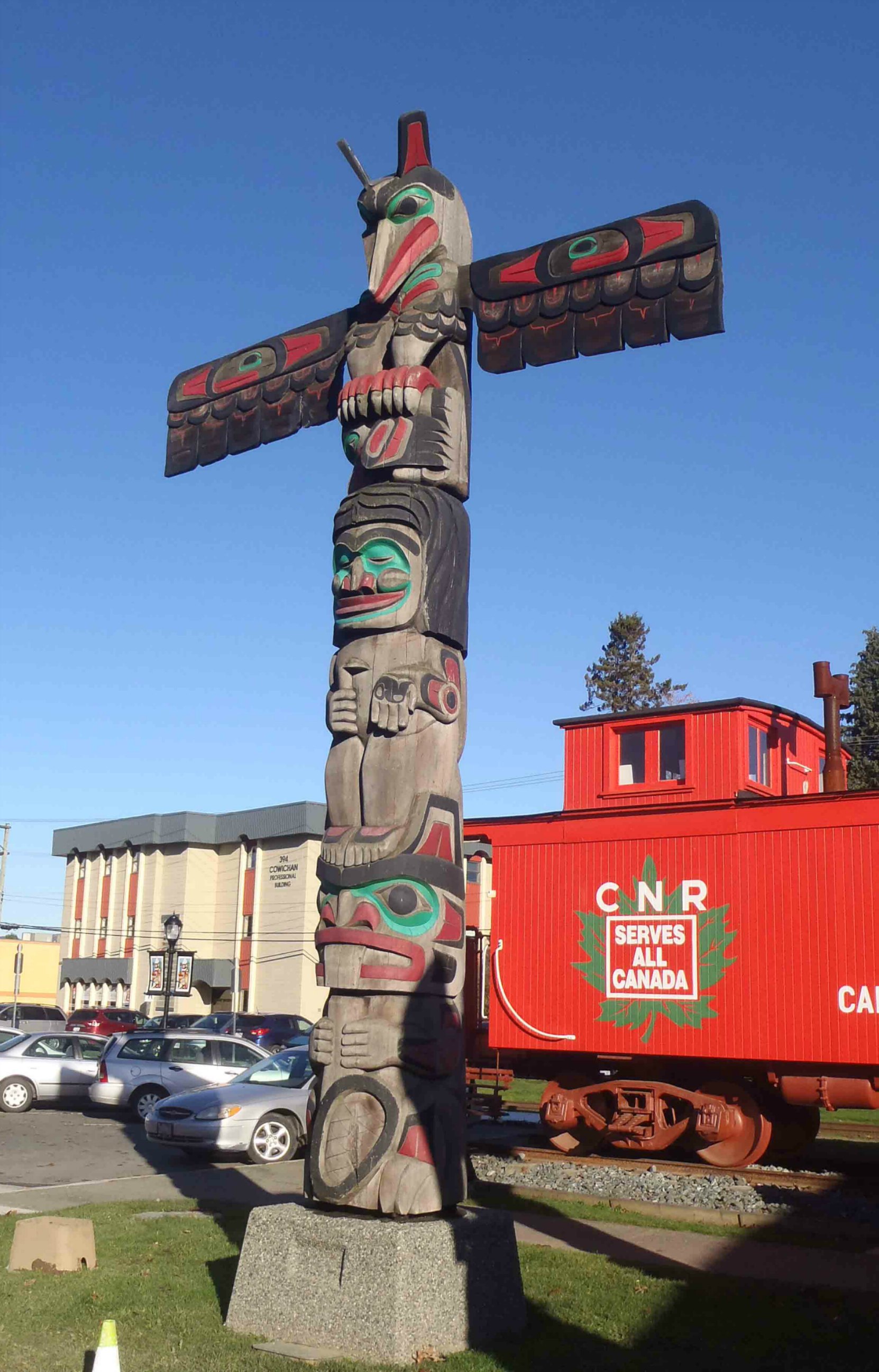 Raven's Gift totem pole, Canada Avenue, Duncan, B.C.