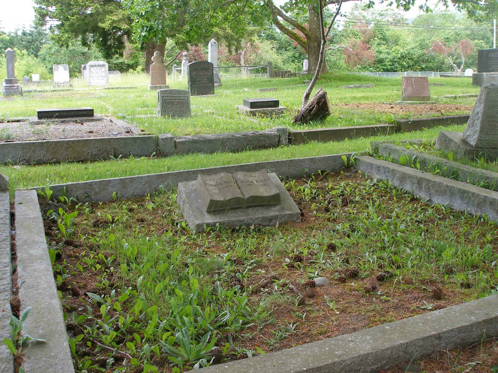 Grave of Thomas Pitt and Alice Pitt, Mountain View cemetery, North Cowichan, B.C.