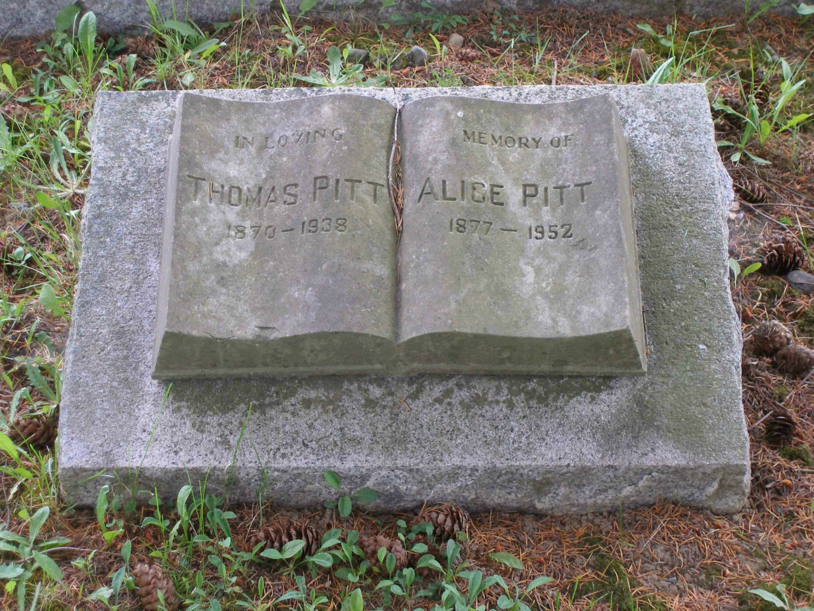 Marker of grave of Thomas Pitt and Alice Pitt, Mountain View cemetery, North Cowichan, B.C.