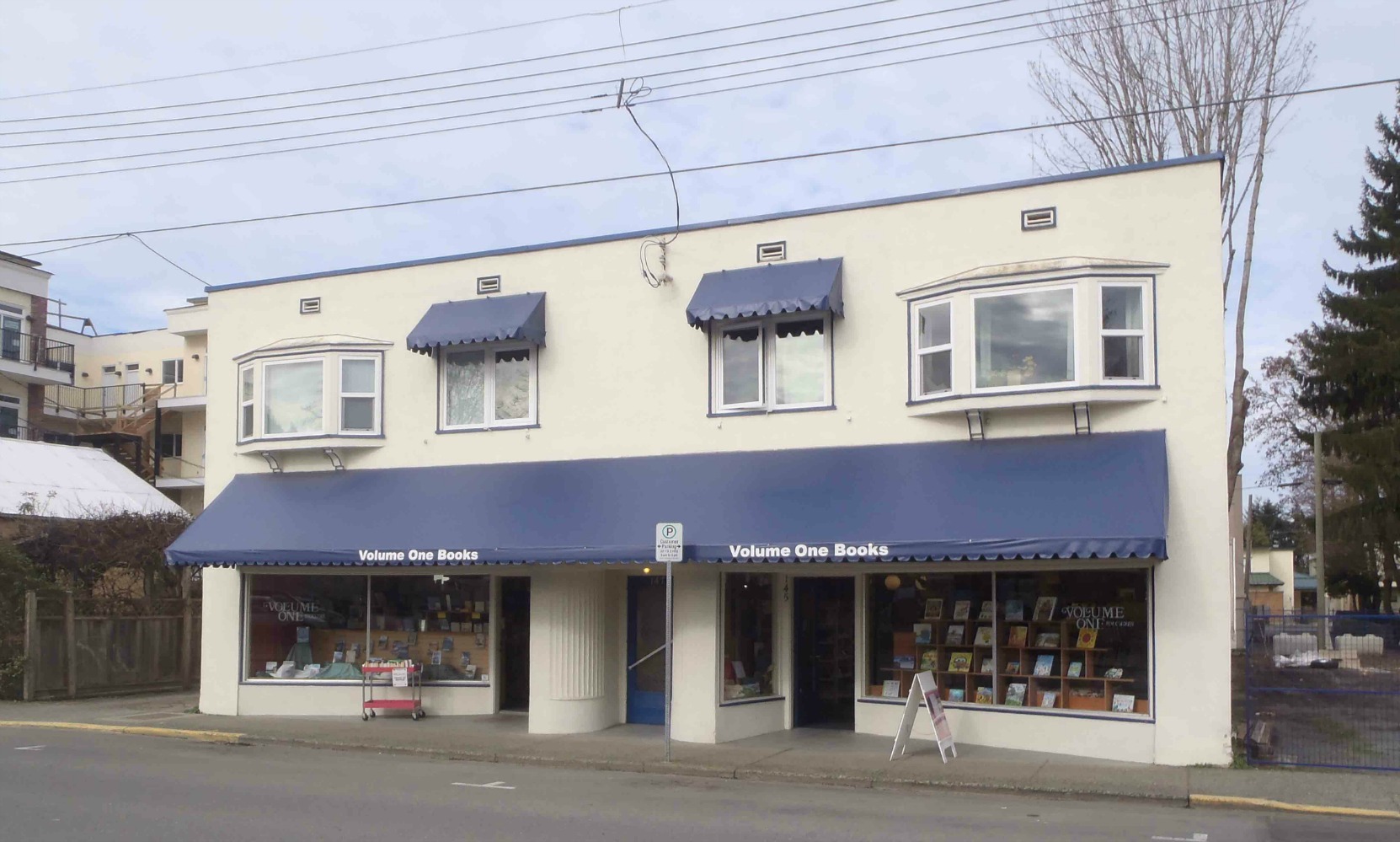 145-149 Kenneth Street. Built in 1949 by Claude Green. Occupied by Volume One Books since 1972