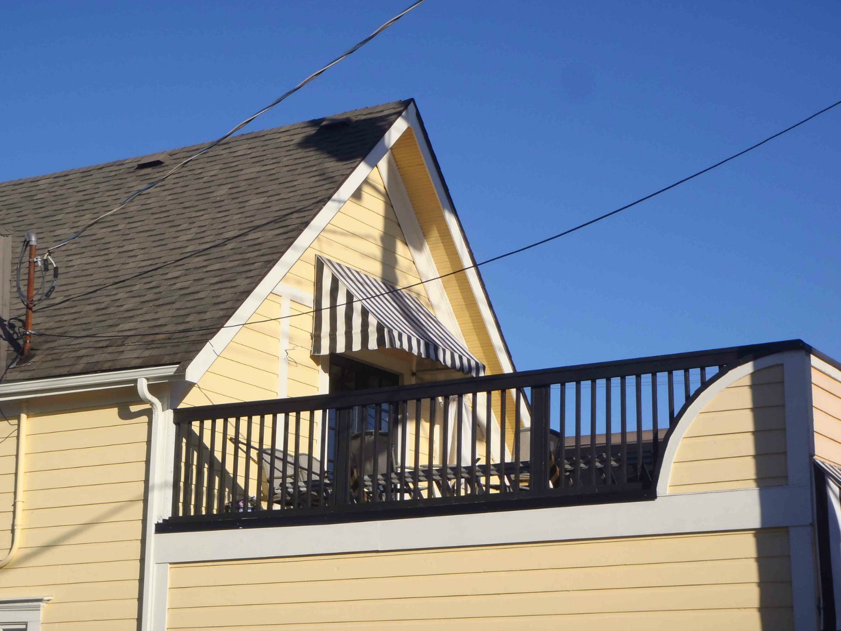 Apartment above the Fabrications store, 125 Kenneth Street