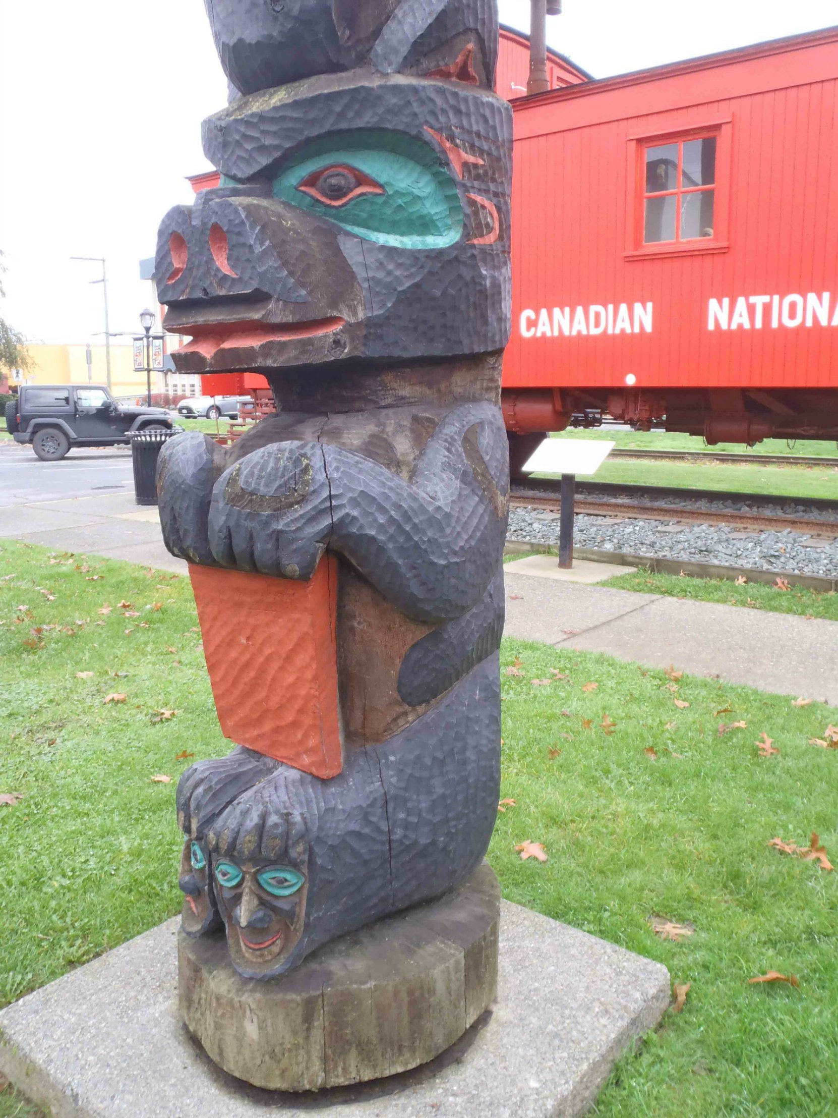 Pole of Wealth, Bear figure, Canada Avenue, Duncan