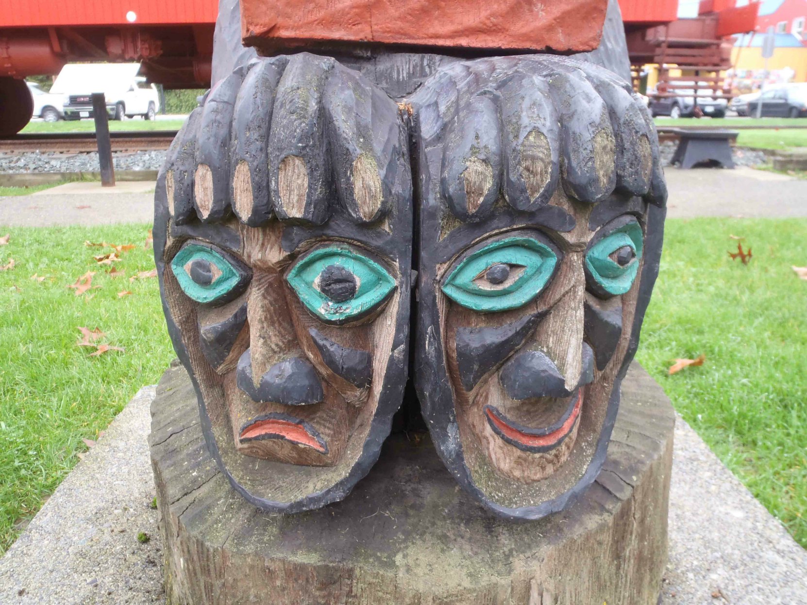 The Pole of Wealth, Bear figure, feet detail, Canada Avenue, Duncan