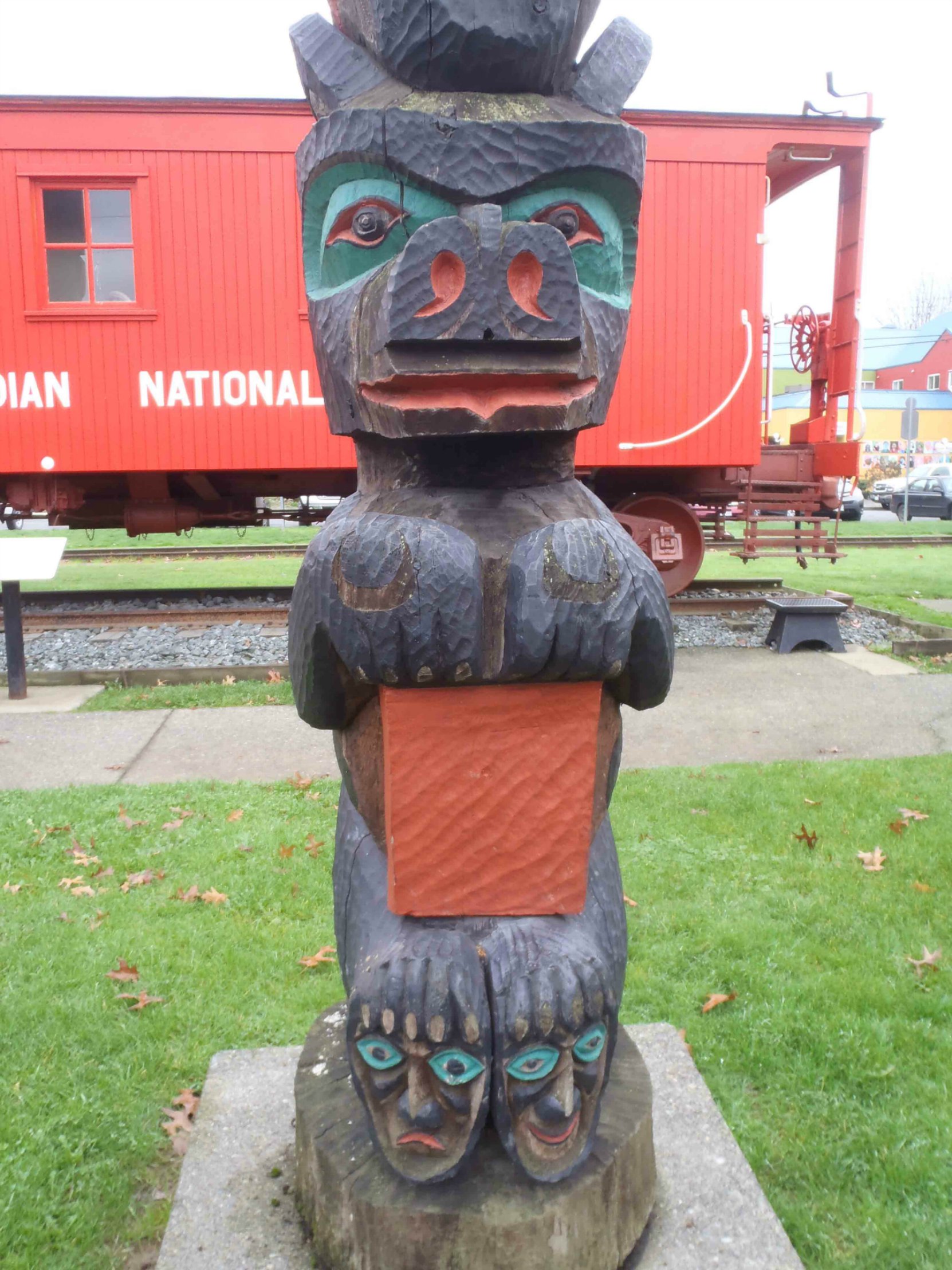 The Pole of Wealth, Bear figure, Canada Avenue, Duncan