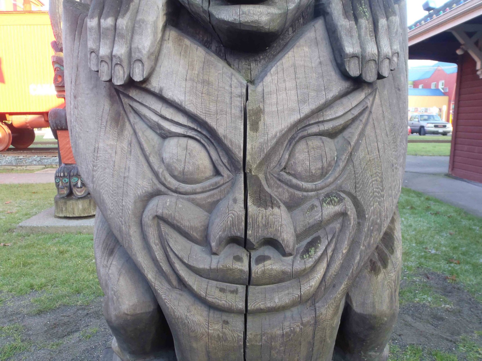 Transformation pole, Wolf figure, face detail, Canada Avenue between Station Street and Kenneth Street
