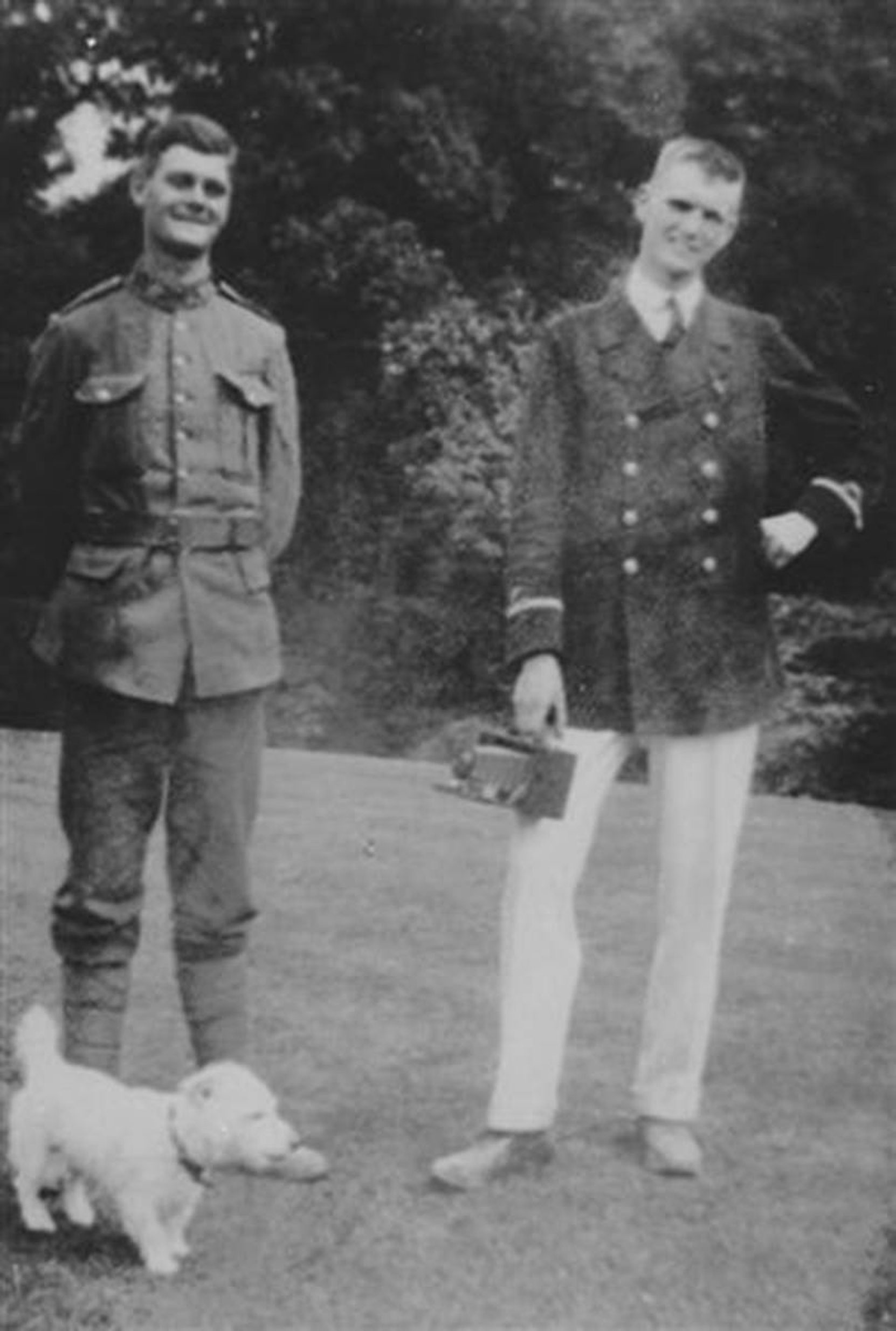 Hamish Kinnear Maitland-Dougall (left) and William McKinstry Maitland-Dougall (right), circa 1915. This photo w was reproduced in the Cowichan Valley Citizen on 11 November 2019.